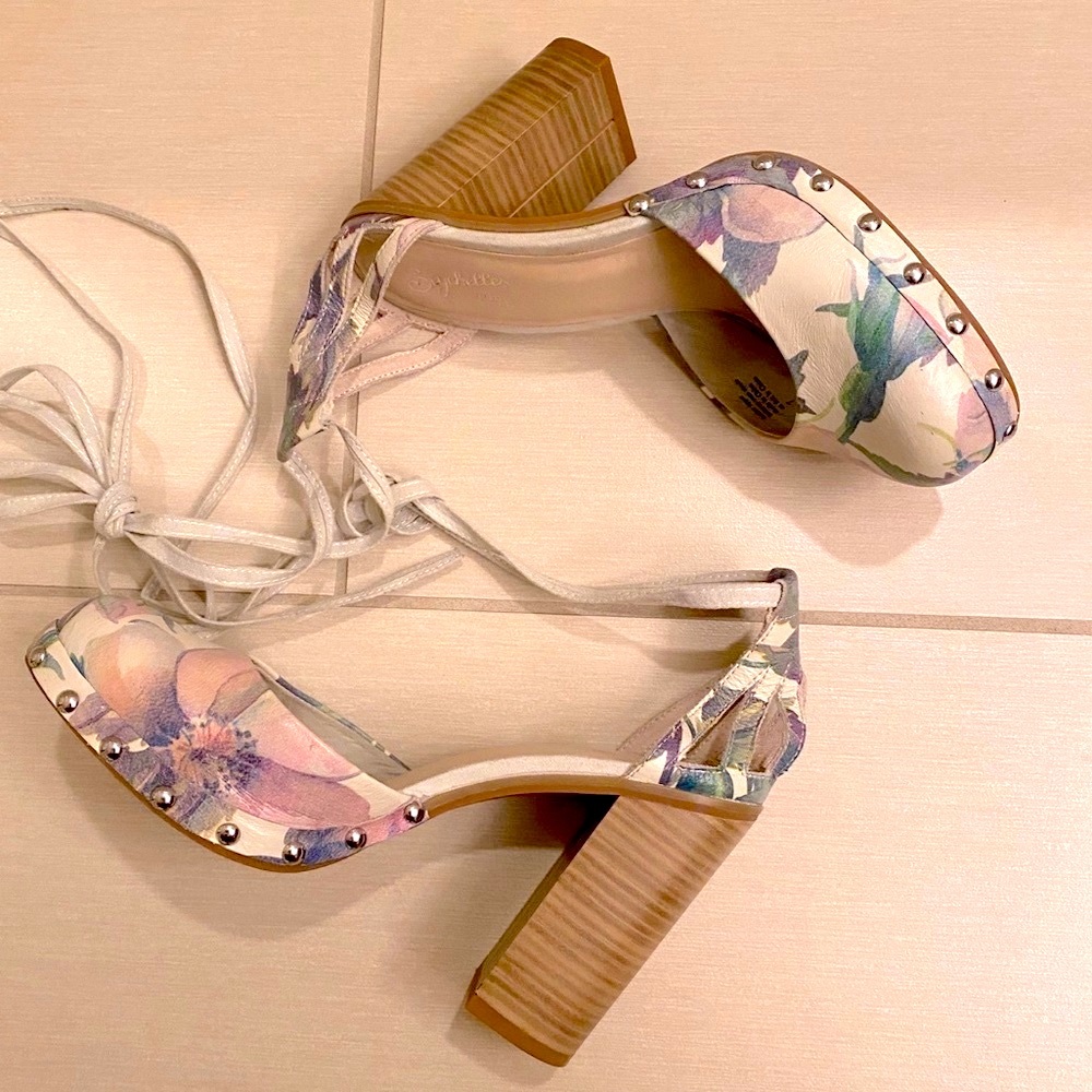 Cute Seychelles Drift Floral Leather Lace up heels